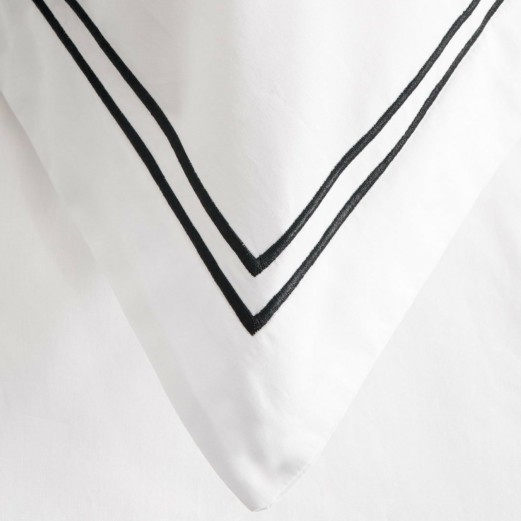 Comforter / Color-Black