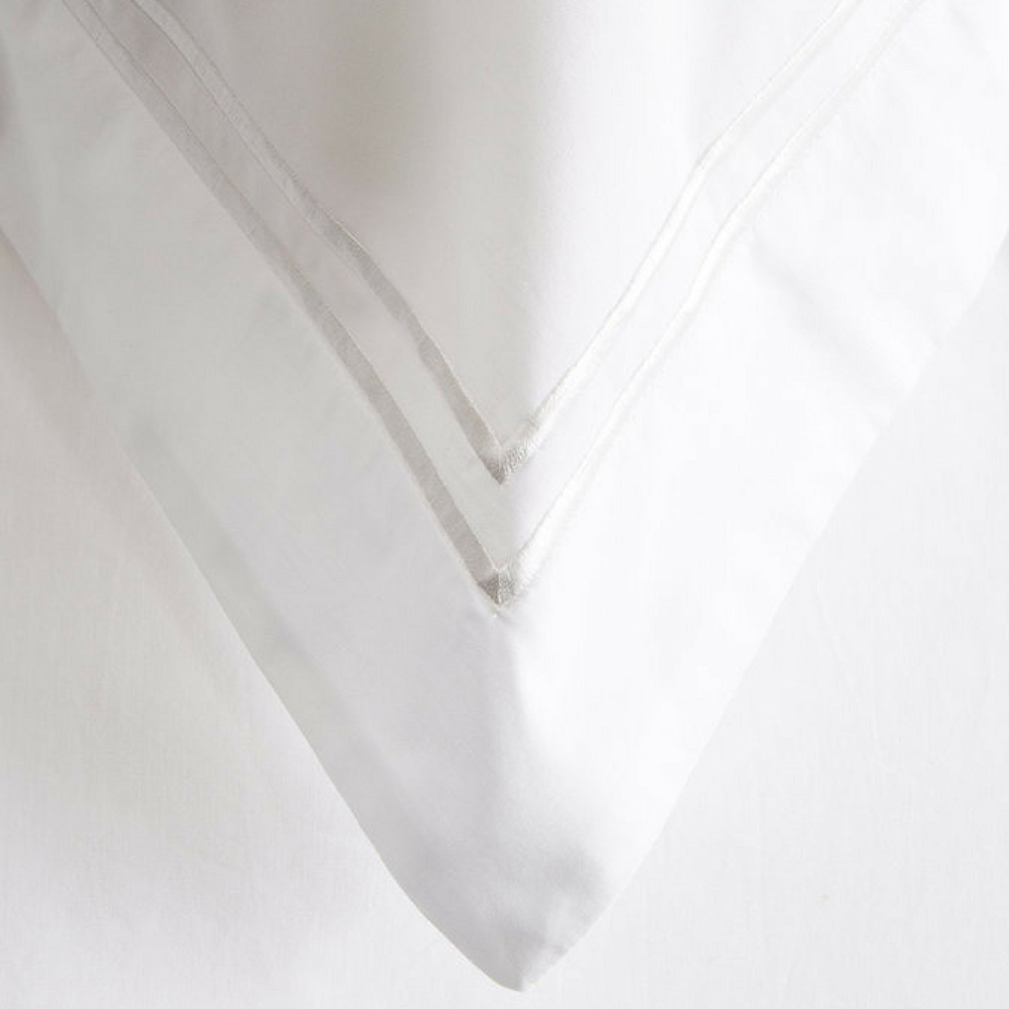 Comforter / Color-White