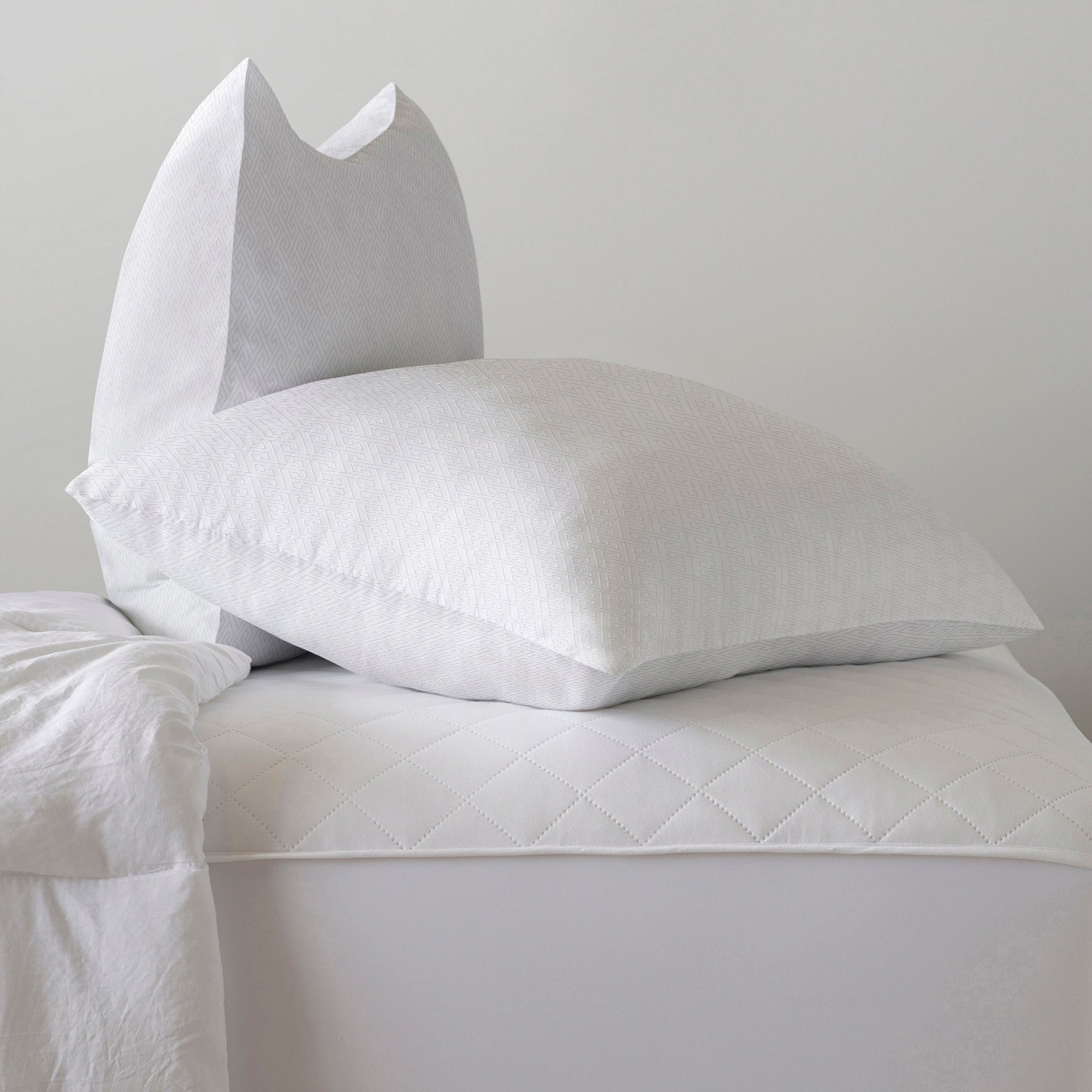 Simple Comfort Down-Alternative Pillow – Medium fill, Hypoallergenic Support for All Sleep Positions